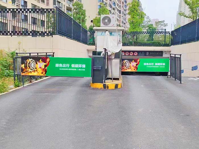 地下車(chē)庫(kù)卡布燈箱廣告道閘