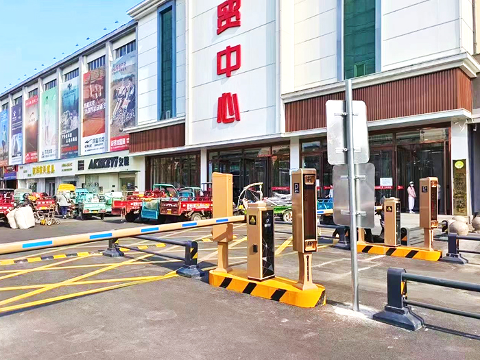 某商業(yè)街采用 “安快” 車(chē)牌識(shí)別系統(tǒng)